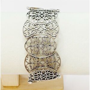 EUC Paparazzi Silver Filigree Stretch Bracelet (Hypoallergenic)